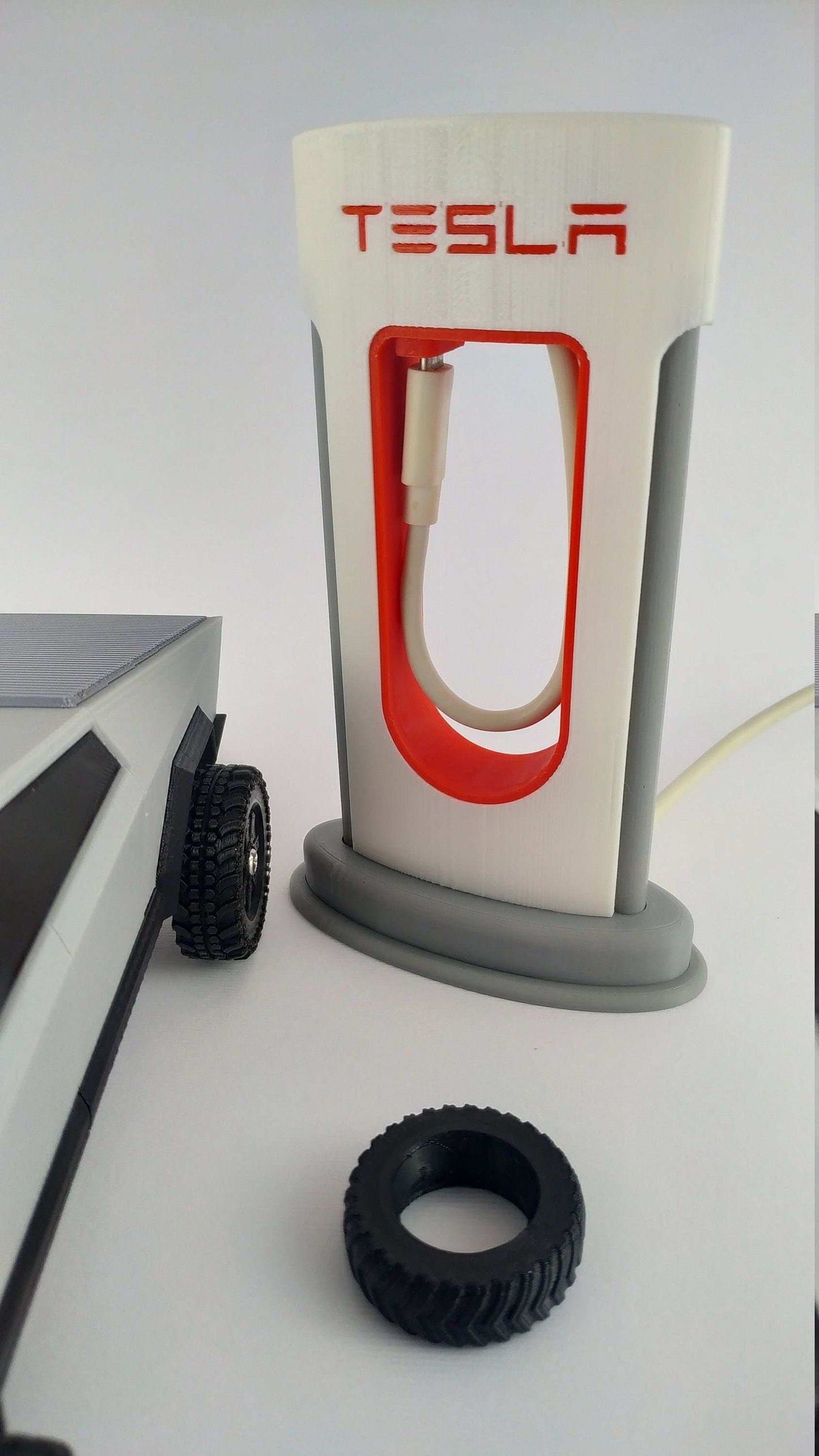 Tesla Supercharger smartphone iPhone, Android & other devices realistic charger - 3DEvricPrinting