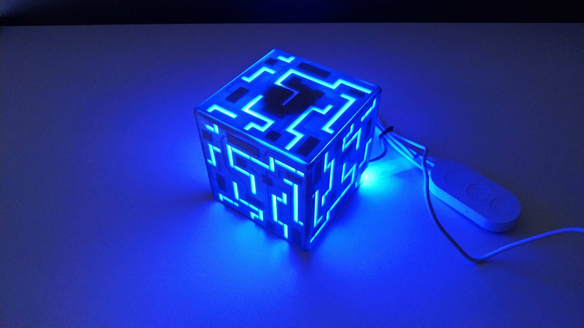 The Alien Cube Multicolor LED USB Table Lamp 3D Printed - 3DEvricPrinting