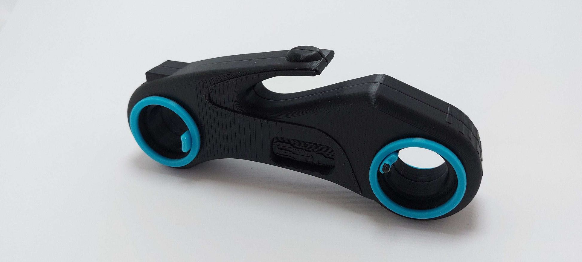 Tron Legacy Light Cycle 3D Printed Model – 5th Generation Dual Color Sci-Fi Motorcycle Replica - 3DEvricPrinting