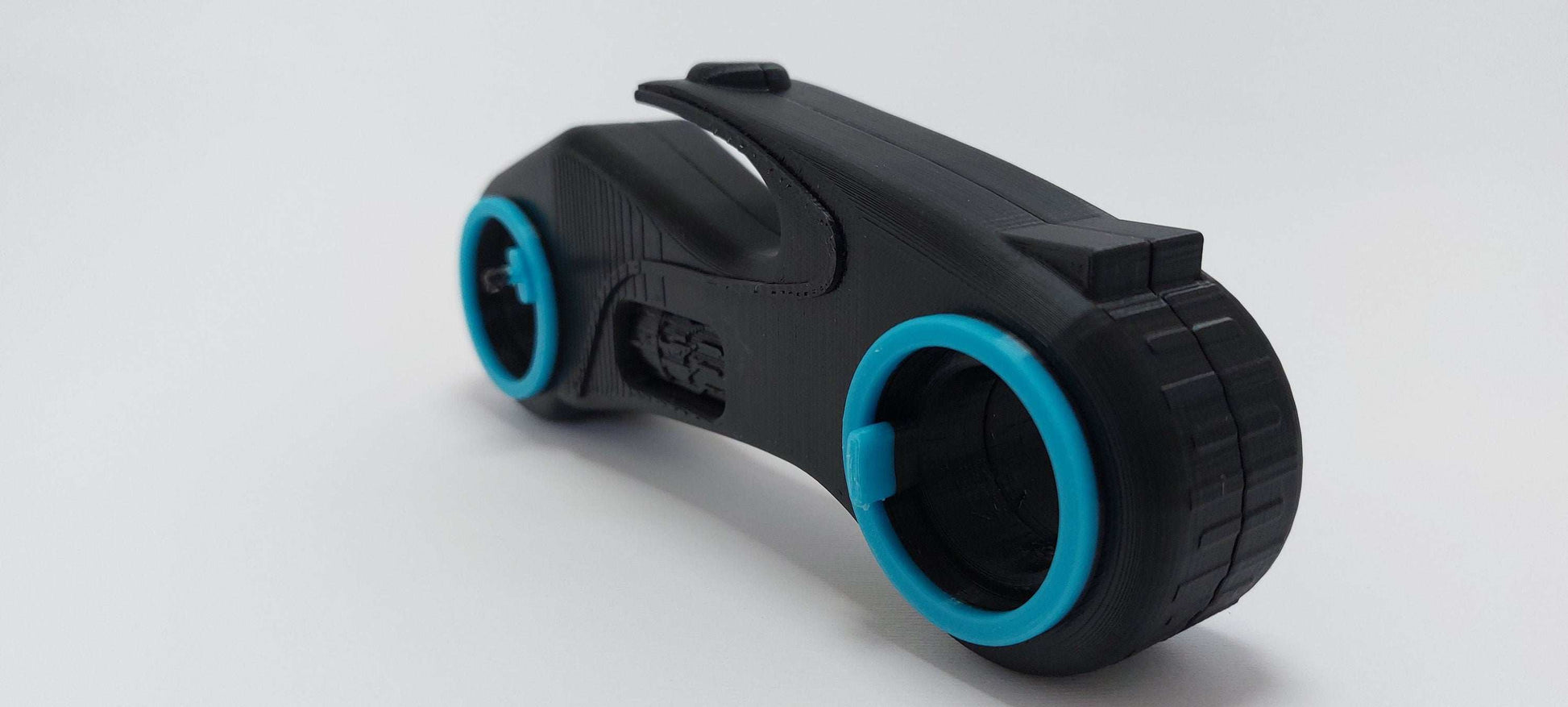 Tron Legacy Light Cycle 3D Printed Model – 5th Generation Dual Color Sci-Fi Motorcycle Replica - 3DEvricPrinting