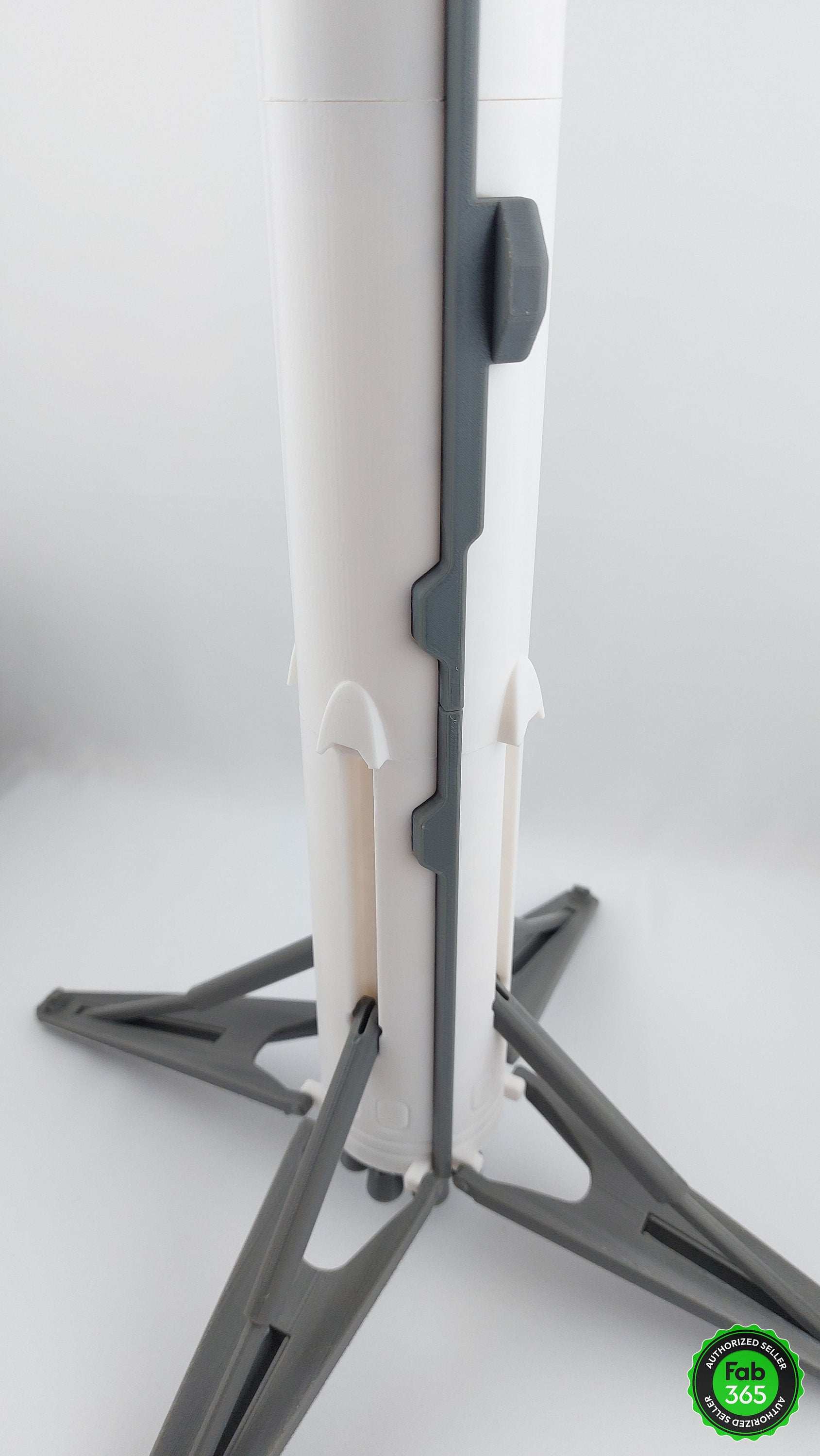 Falcon 9 Rocket with Crew Dragon Capsule GIFT – Large 90 cm 1:66 Scale SpaceX Model with Folding Legs - 3DEvricPrinting