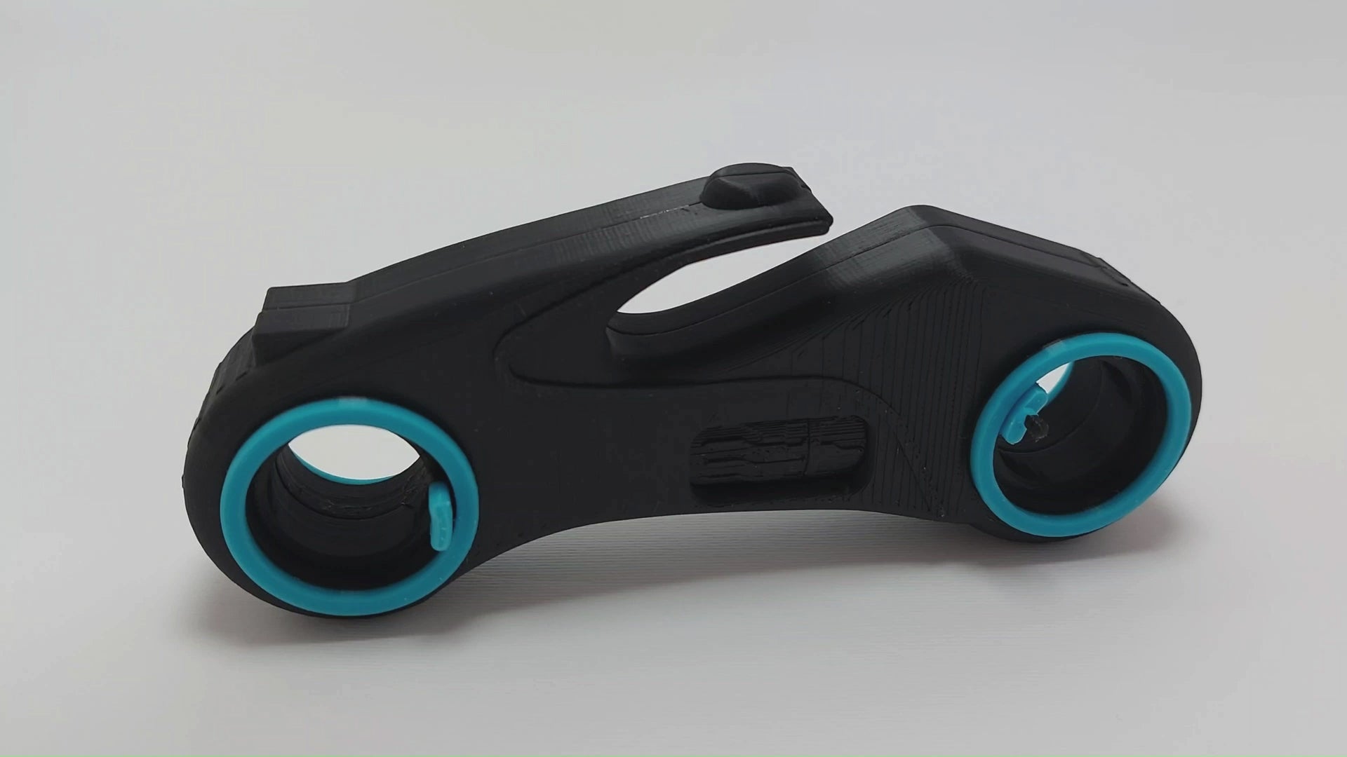 Tron Legacy Light Cycle 3D Printed Model – 5th Generation Dual Color Sci-Fi Motorcycle Replica.